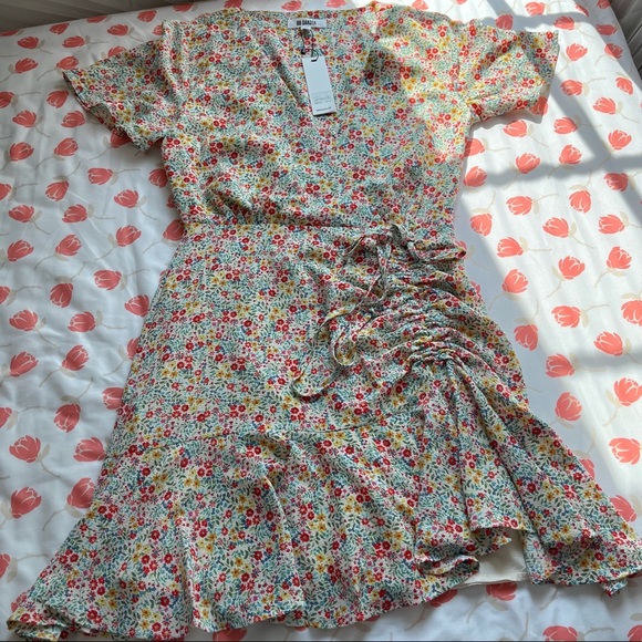 NWOT BB Dakota Flower On Floral Cocktail Wrap Mini Dress Size 0 Womens - Picture 3 of 16